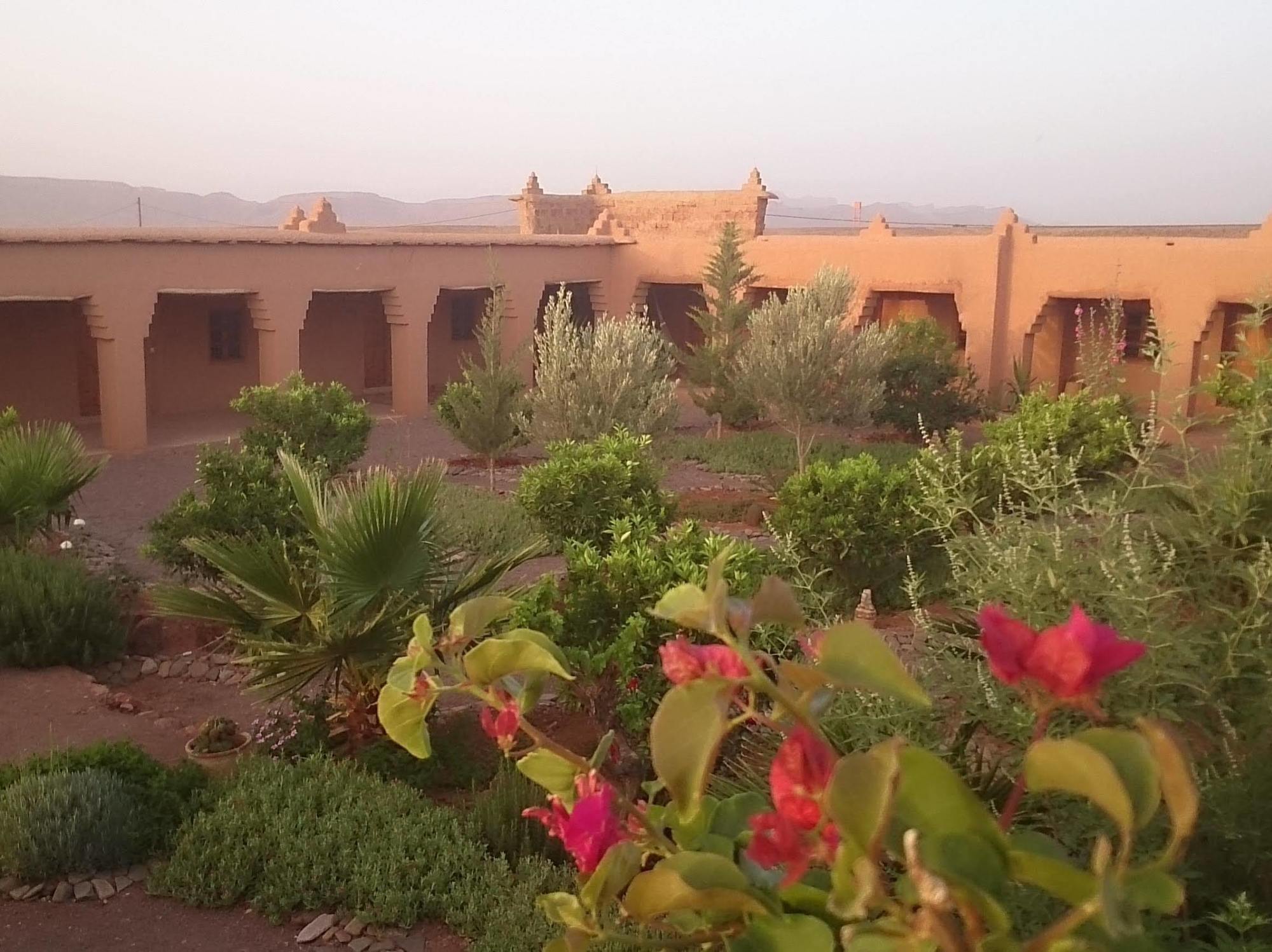 Auberge Bassou Nkob Екстер'єр фото